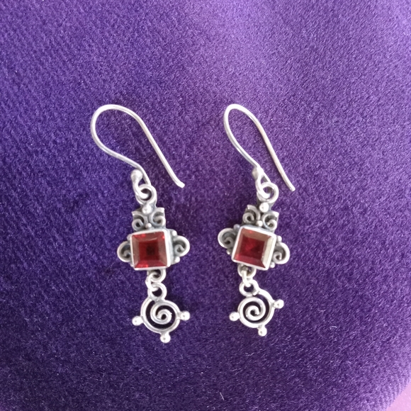 Sterling Silver .925 Swirl & Square Garnet Earrings - Picture 2 of 5